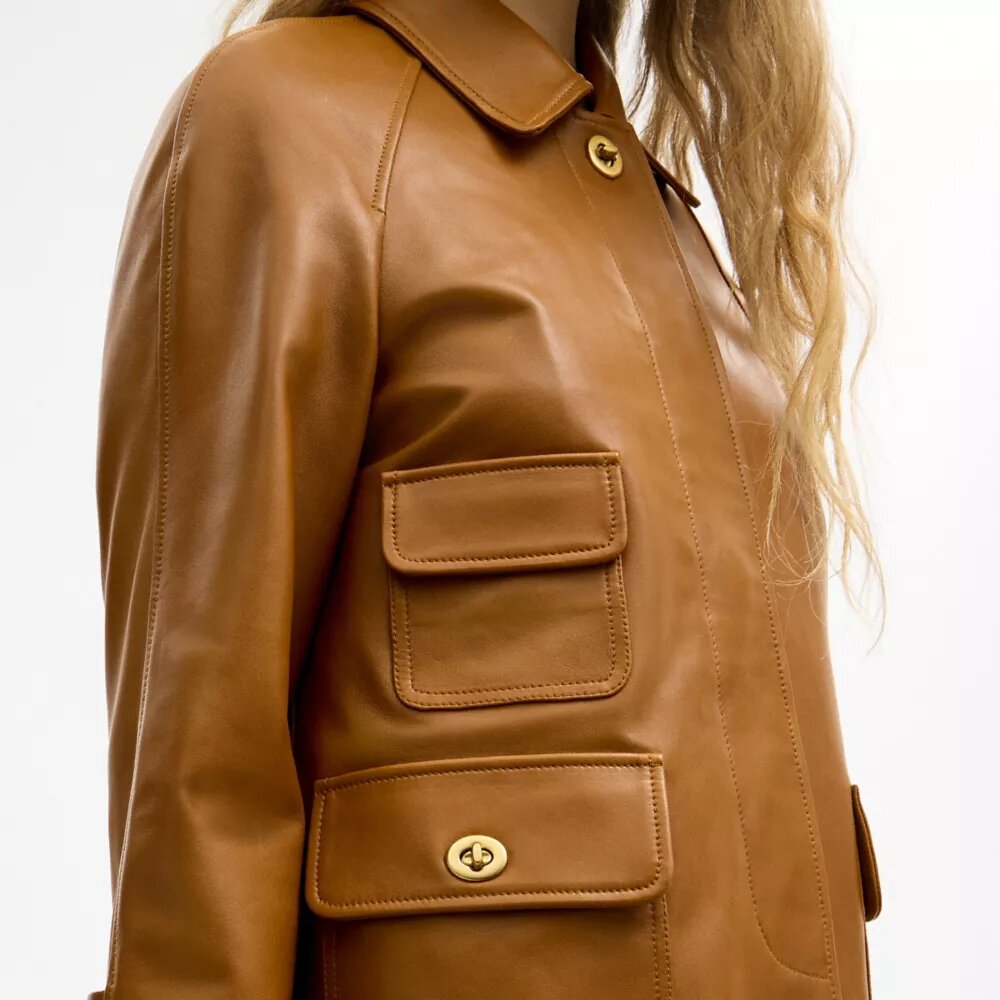 Cappotto svasato Turnlock in pelle con chiusura a girella