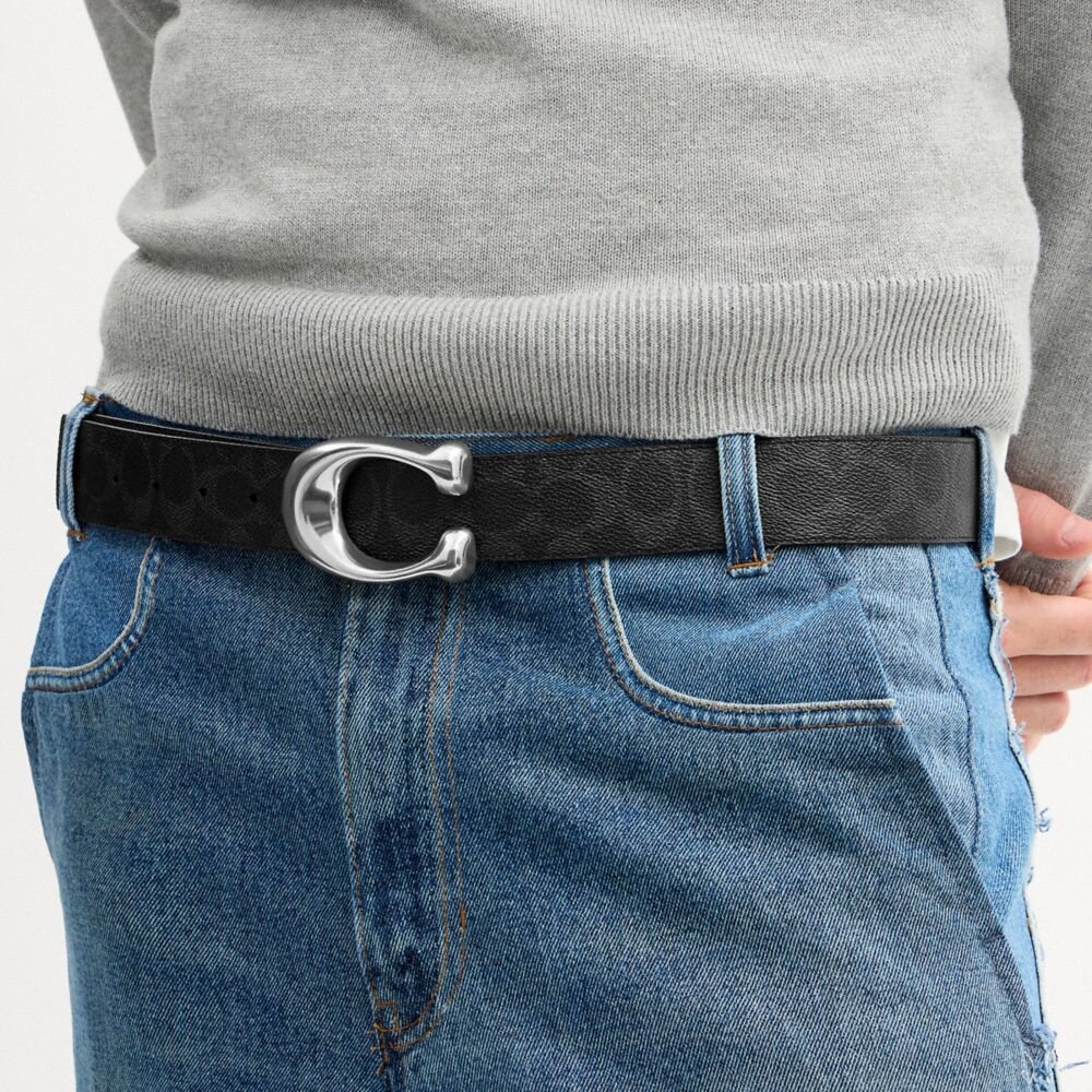 Cintura reversibile con fibbia a forma di C scolpita, 38 mm
