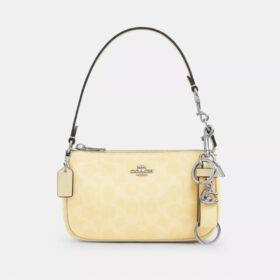 Ciondolo per borsa con chiusura a scatto in Signature Canvas