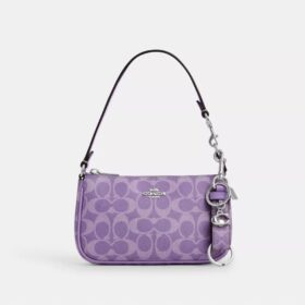 Ciondolo per borsa con chiusura a scatto in Signature Canvas con ciondolo