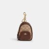 Ciondolo per zaino Mini Court in Signature Canvas