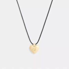 Collana con ciondolo a cordino a forma di cuore