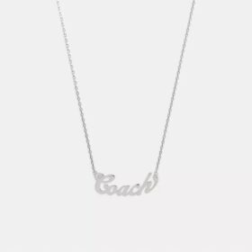 Collana con targhetta in stile Coach Script