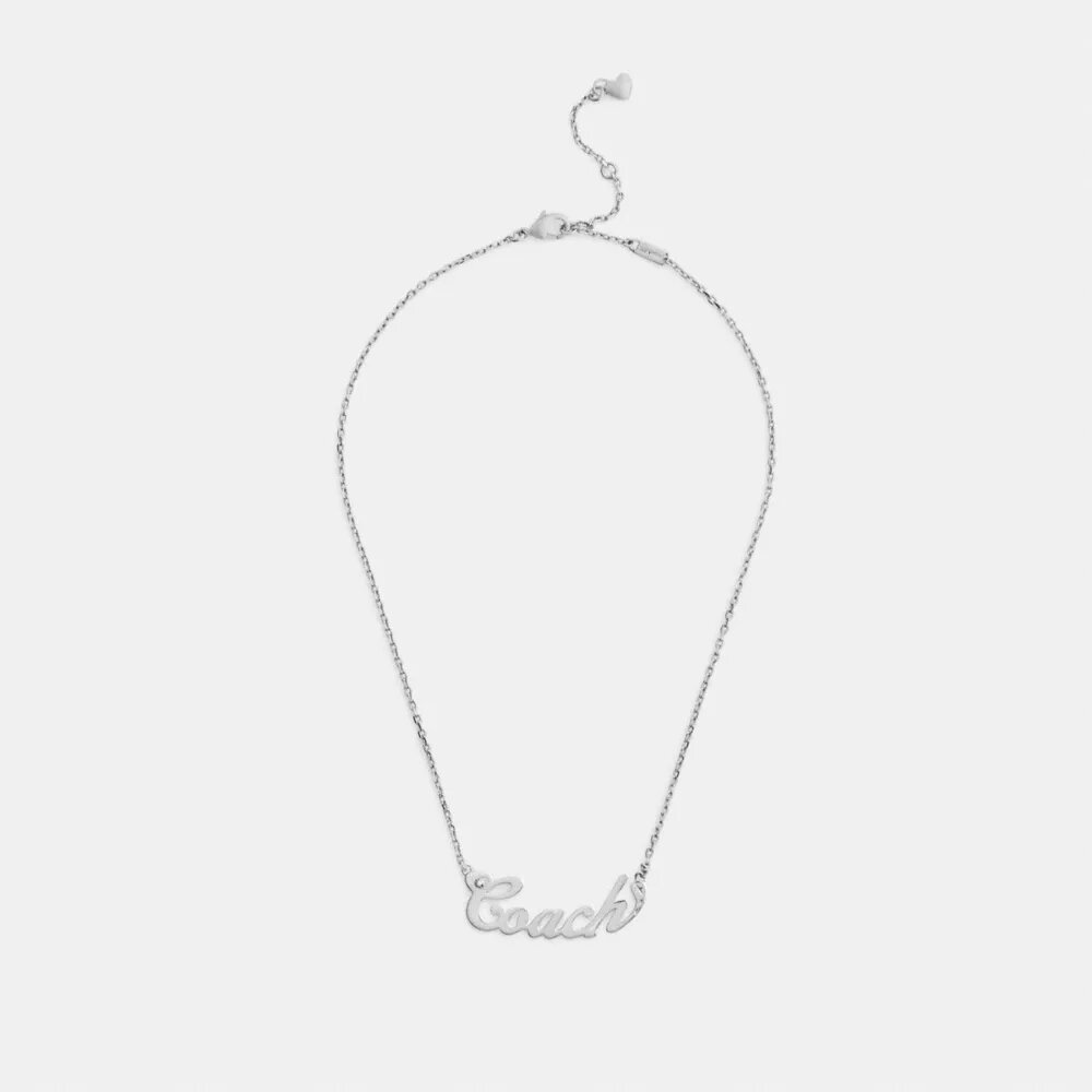 Collana con targhetta in stile Coach Script