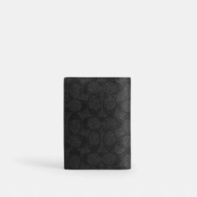 Custodia per passaporto in Signature Canvas con toppe
