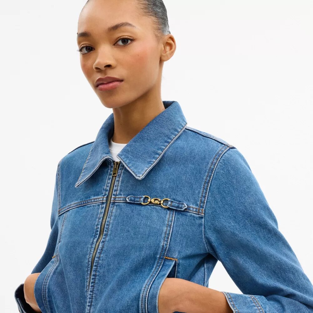 Giacca in denim "Sculpted C" con effetto consumato in cotone biologico