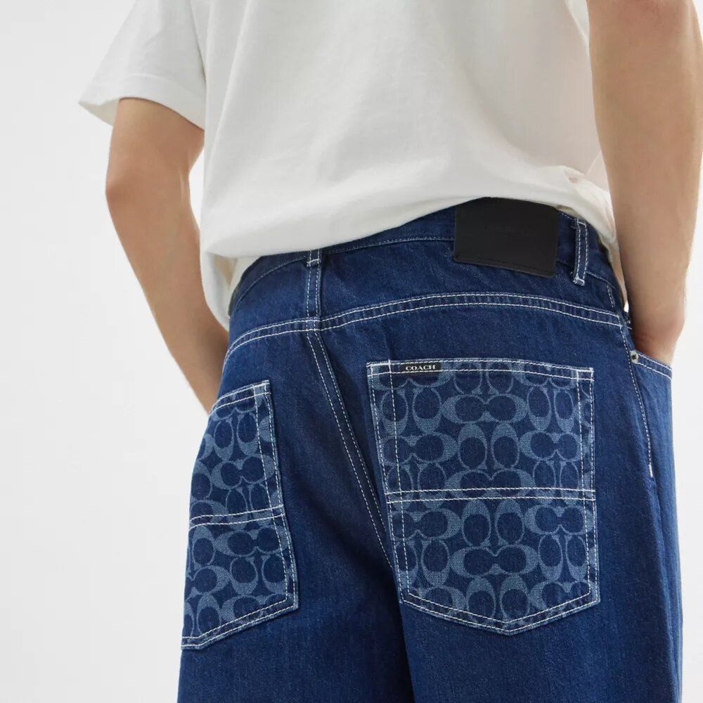 Jeans in denim dalla vestibilità dritta