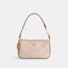 Nolita 19 in Signature Canvas a blocchi