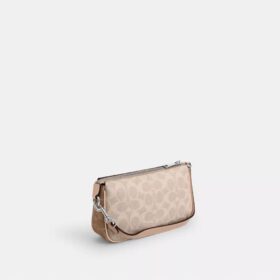 Nolita 19 in Signature Canvas a blocchi