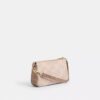 Nolita 19 in Signature Canvas a blocchi