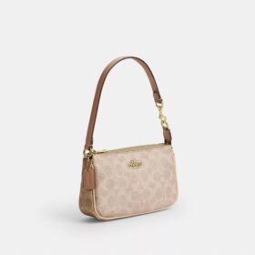 Nolita 19 in Signature Canvas a blocchi