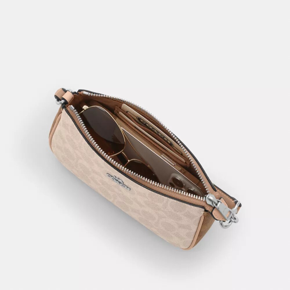 Nolita 19 in Signature Canvas a blocchi