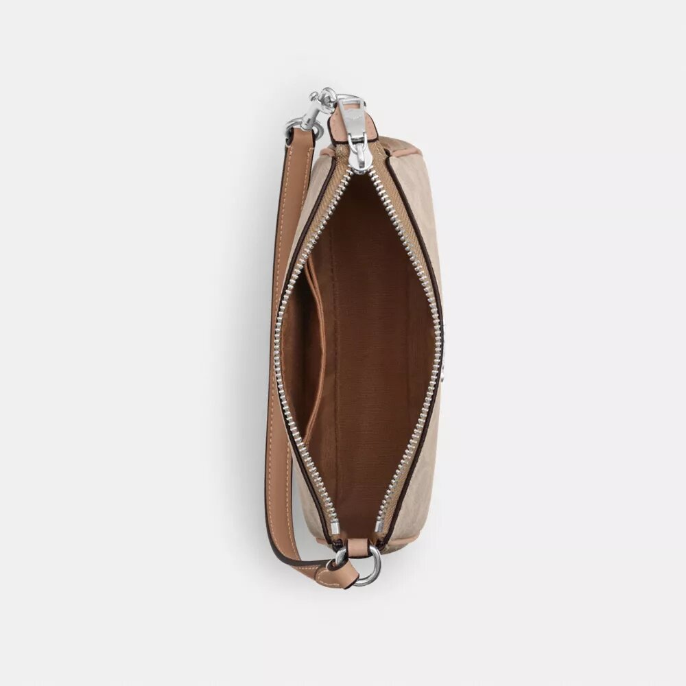 Nolita 19 in Signature Canvas a blocchi