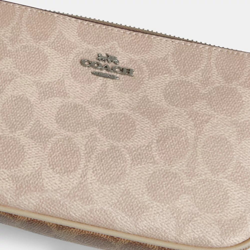 Nolita 19 in Signature Canvas a blocchi