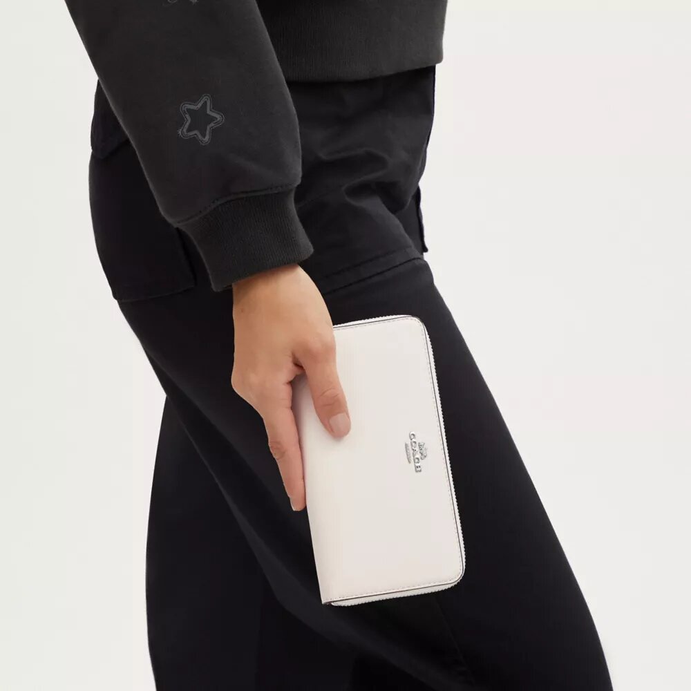 Portafoglio lungo con chiusura a zip perimetrale