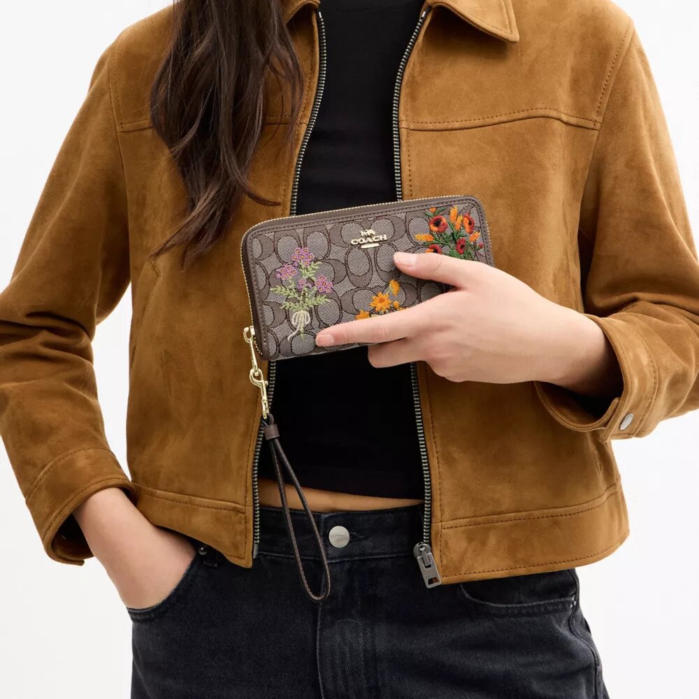Portafoglio lungo con chiusura a zip perimetrale in jacquard Signature con ricami floreali