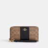 Portafoglio lungo con chiusura a zip perimetrale in Signature Canvas a righe