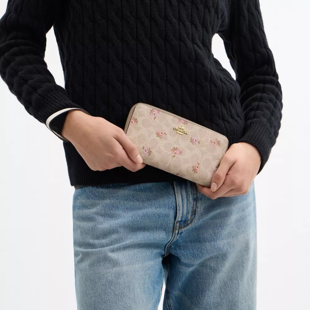 Portafoglio lungo con chiusura a zip su tutto il perimetro in Signature Canvas con stampa floreale