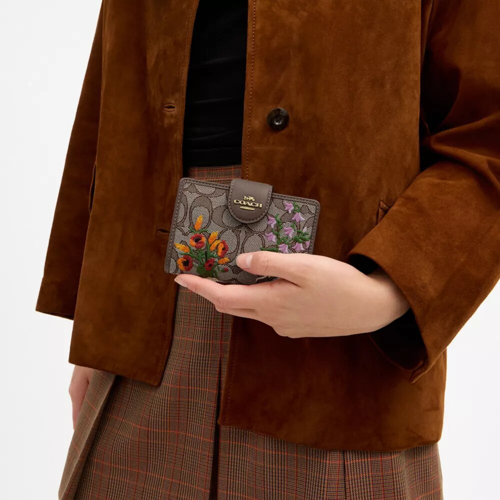 Portafoglio medio con cerniera angolare in jacquard esclusivo con ricami floreali