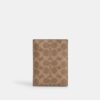 Portapassaporto in Signature Canvas