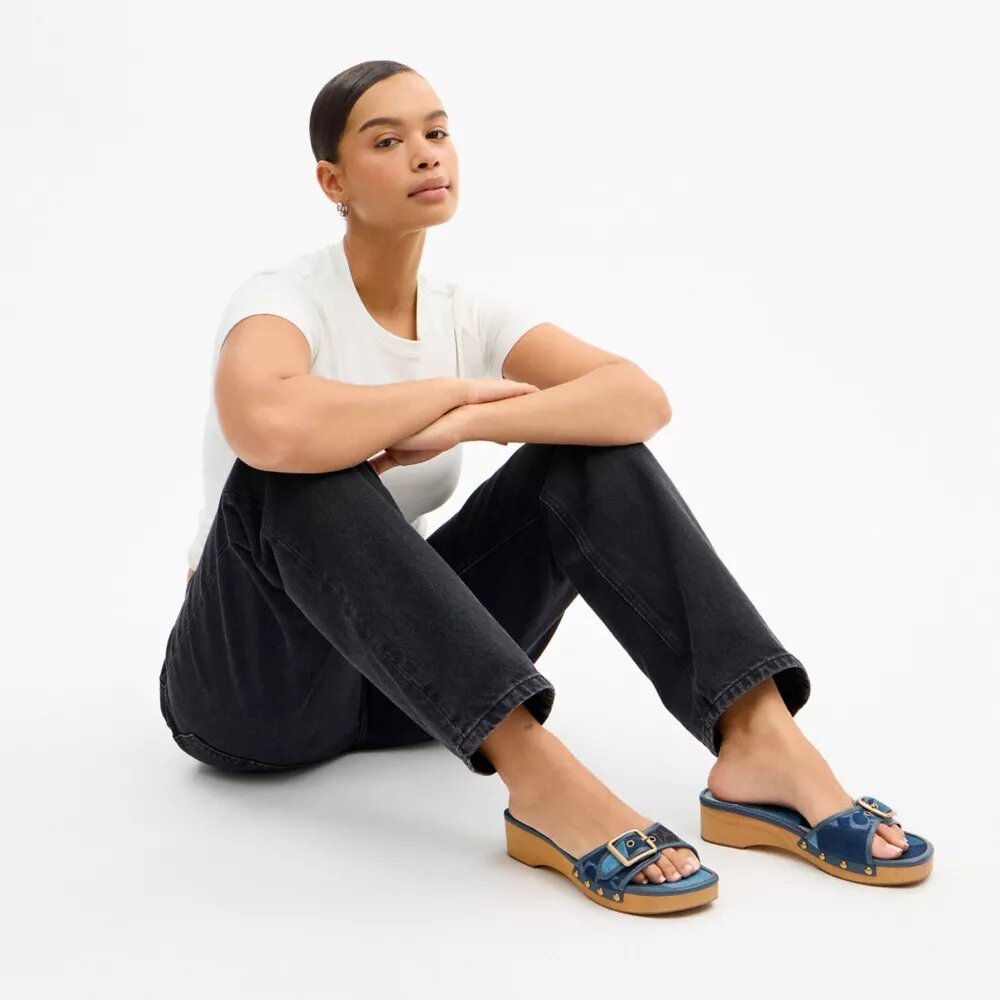 Sandali Margot in legno con caratteristico patchwork in denim