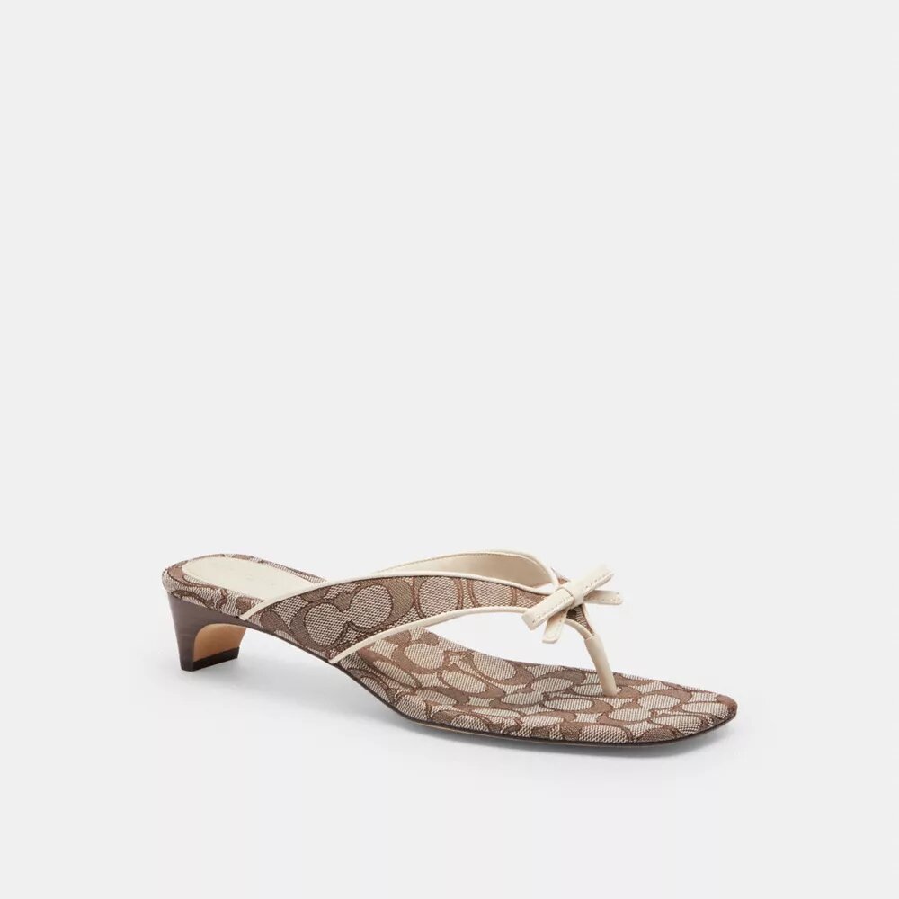 Sandalo con tacco basso e cinturino a fiocco in jacquard esclusivo