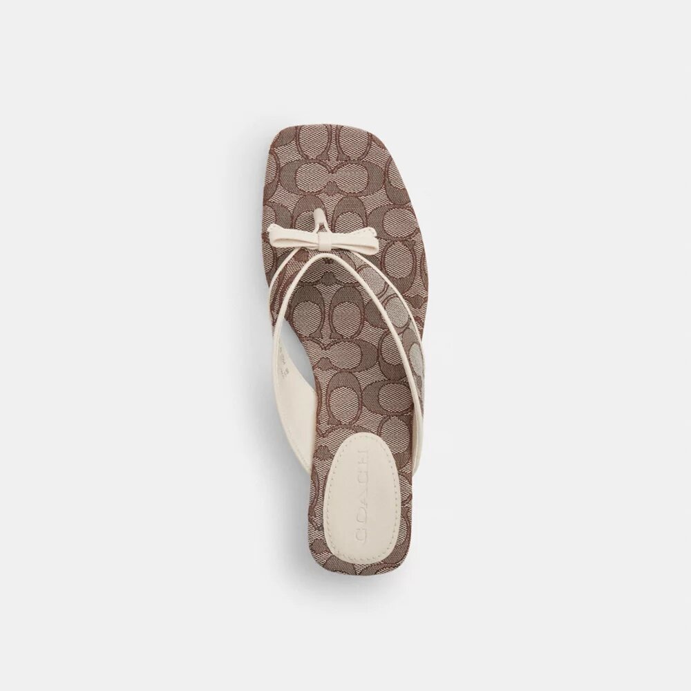 Sandalo con tacco basso e cinturino a fiocco in jacquard esclusivo