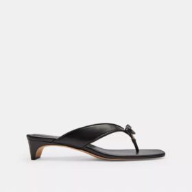 Scarpe con tacco basso con cinturino a fiocco