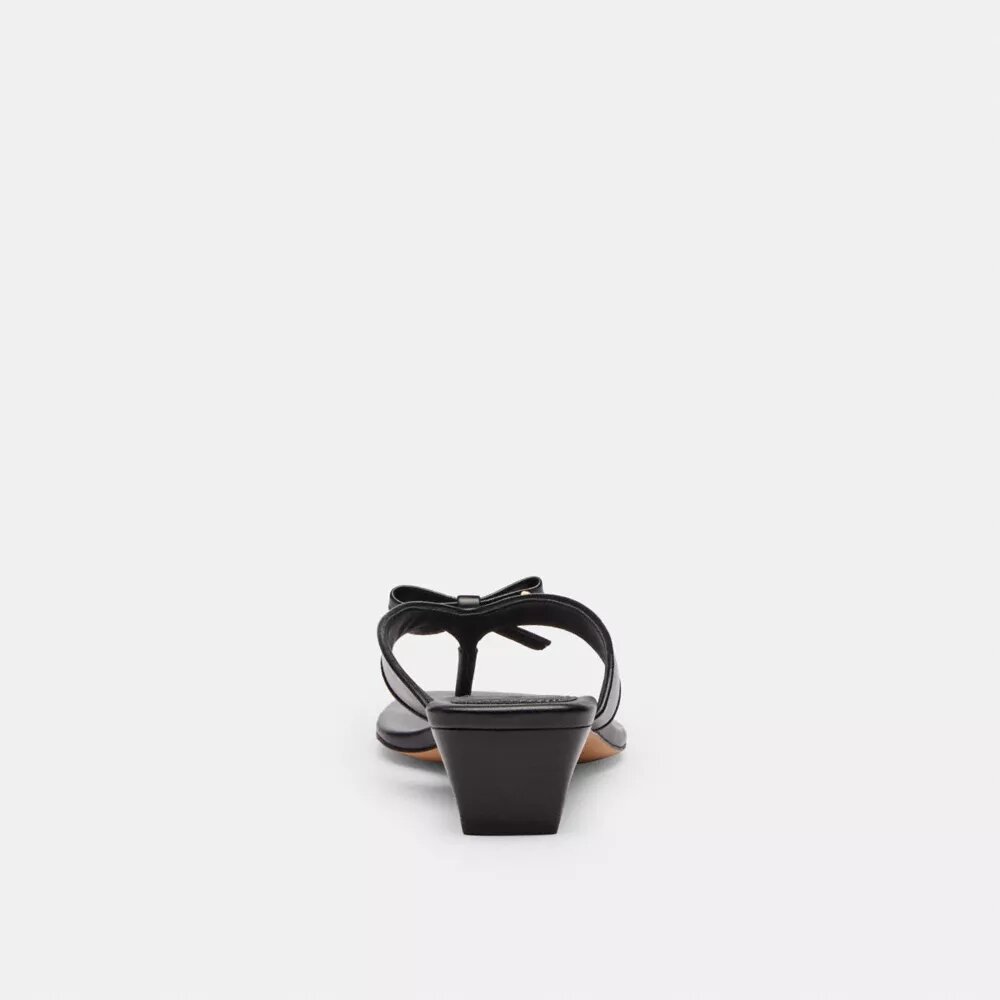 Scarpe con tacco basso con cinturino a fiocco