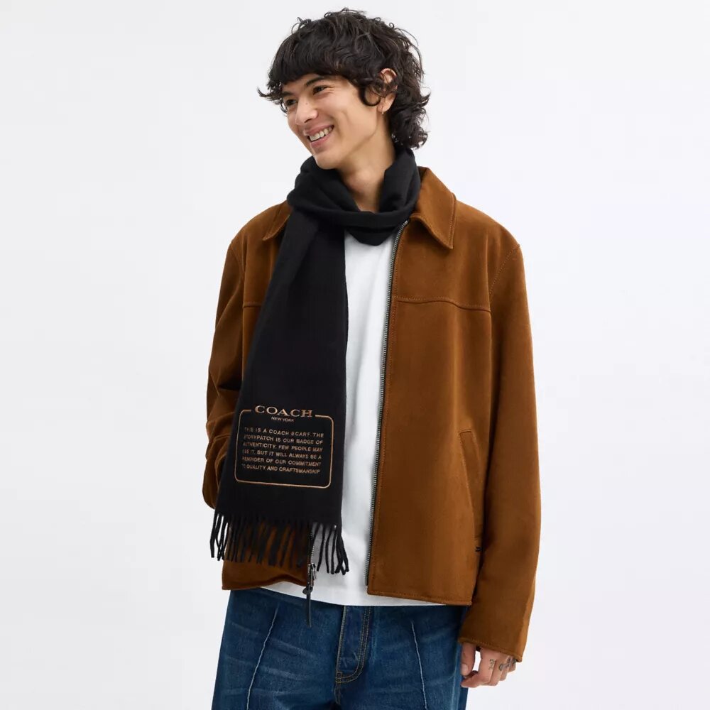 Sciarpa in cashmere con toppa ricamata