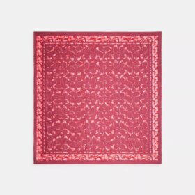 Sciarpa quadrata in seta con la nostra stampa esclusiva “Rose Meadow”