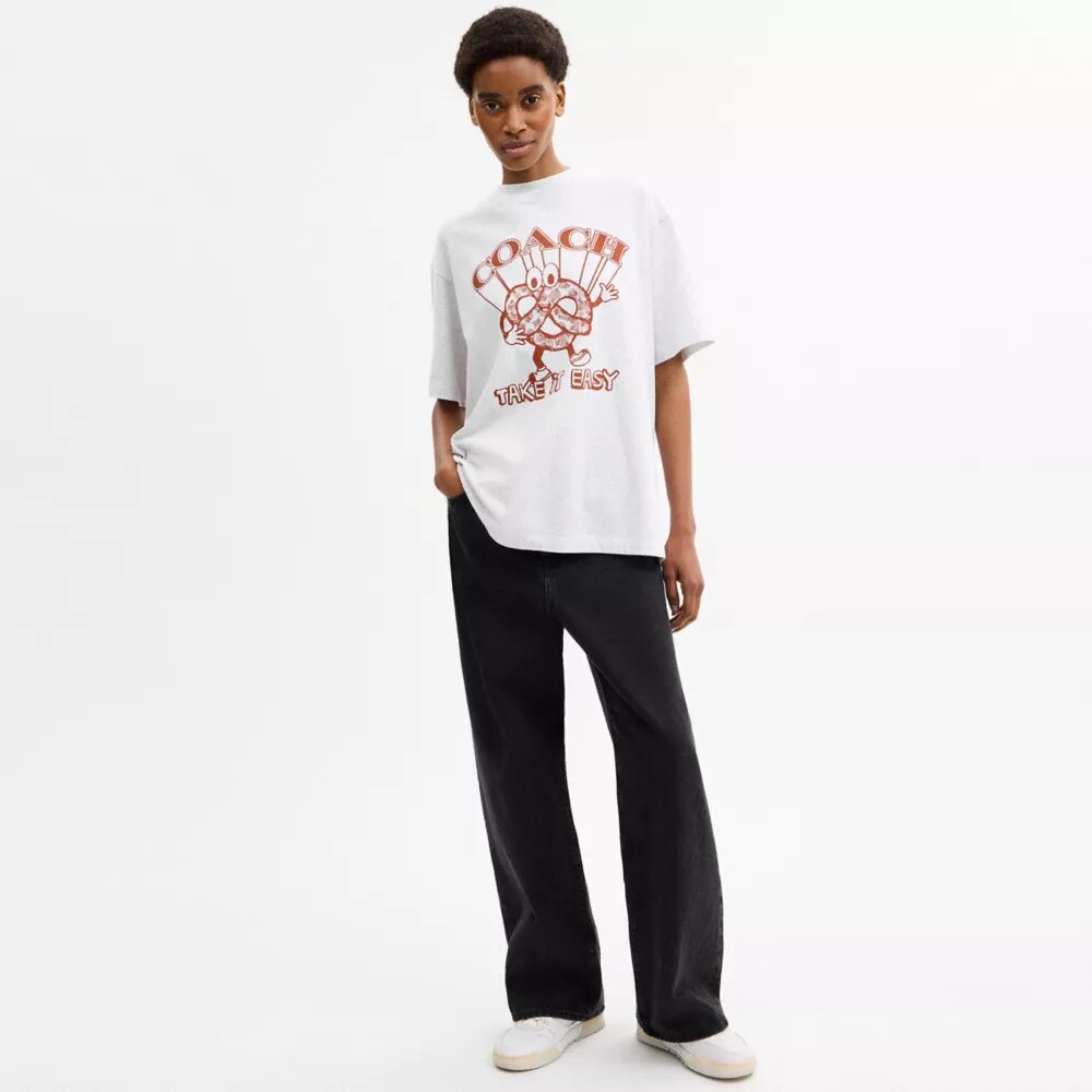 T-shirt comoda con motivo pretzel in cotone biologico
