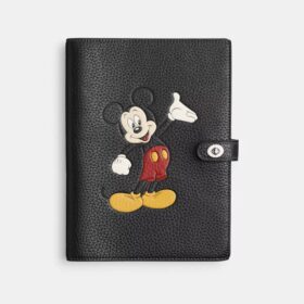 Taccuino Disney X Coach in pelle rigenerativa con Topolino