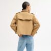 Trench corto con colletto caratteristico