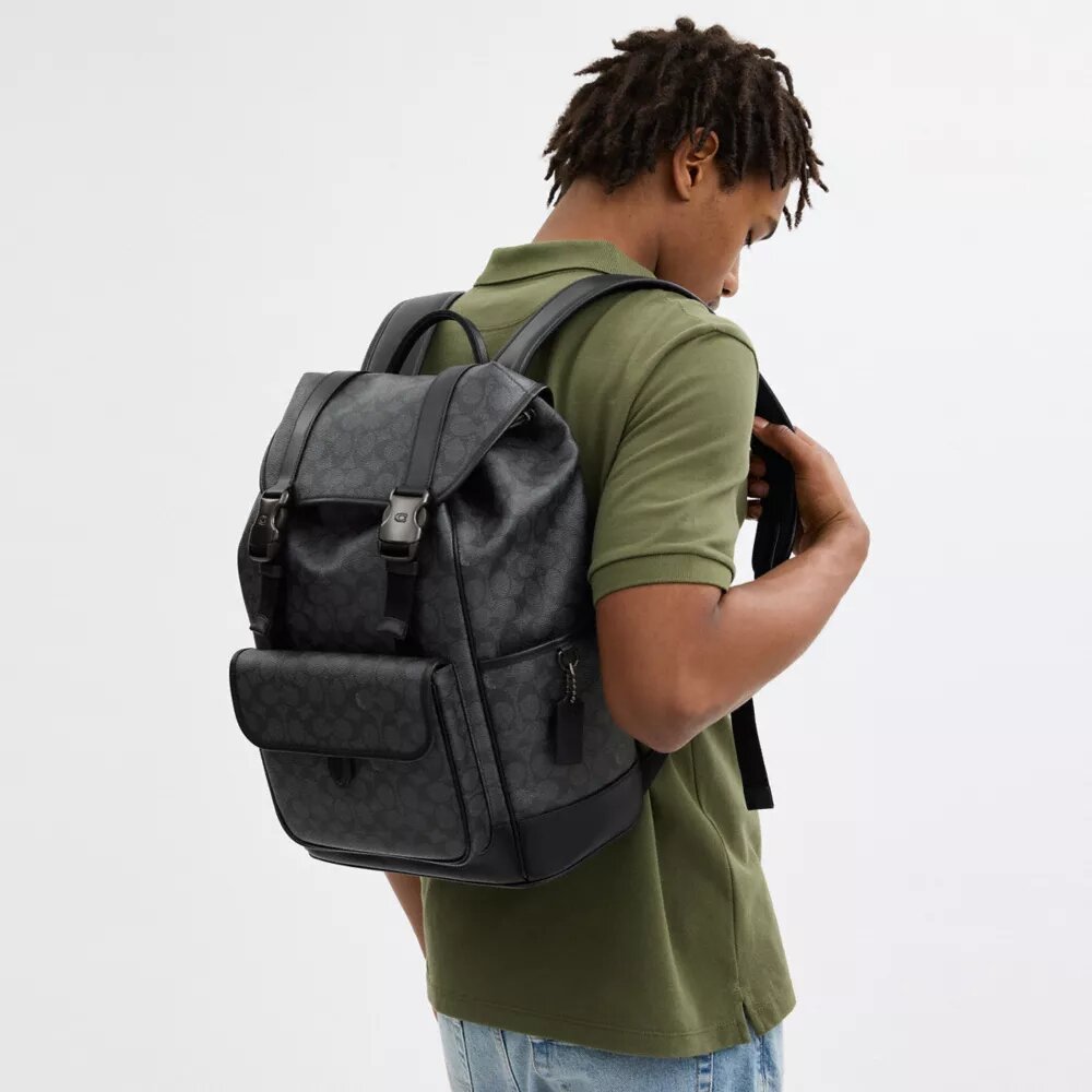 Zaino League con patta in Signature Canvas