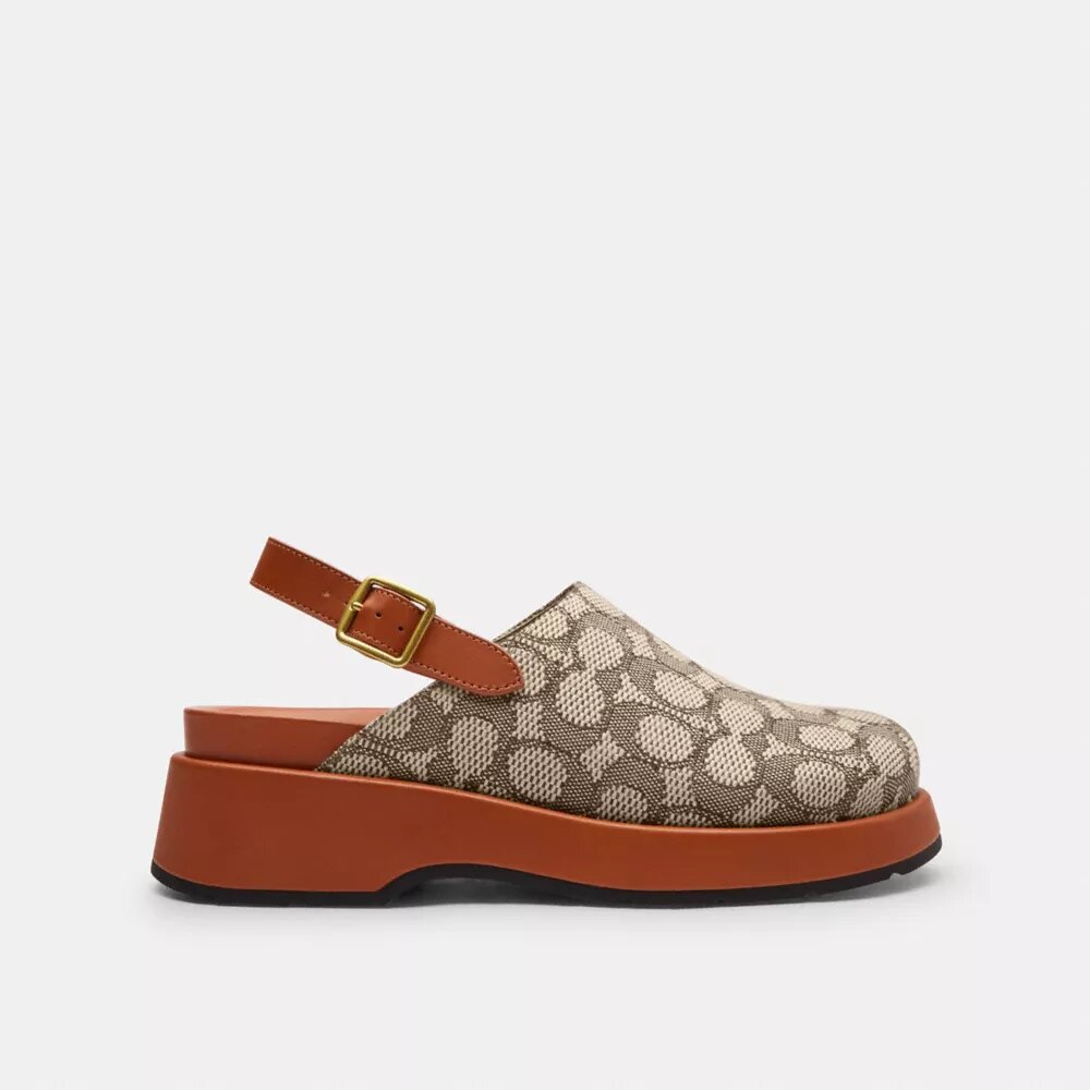 Zoccoli con plateau con "C" scolpita in tessuto jacquard esclusivo