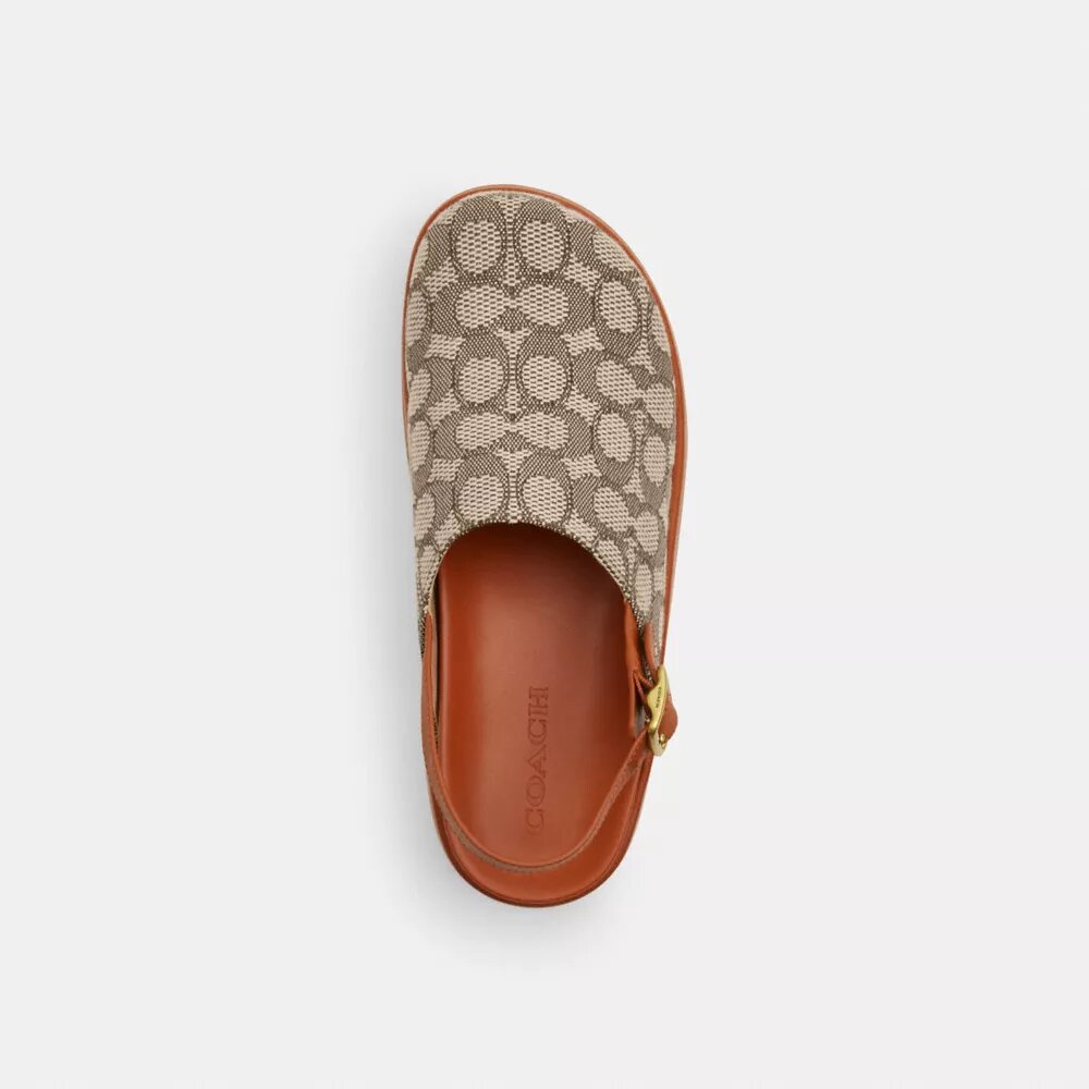 Zoccoli con plateau con "C" scolpita in tessuto jacquard esclusivo